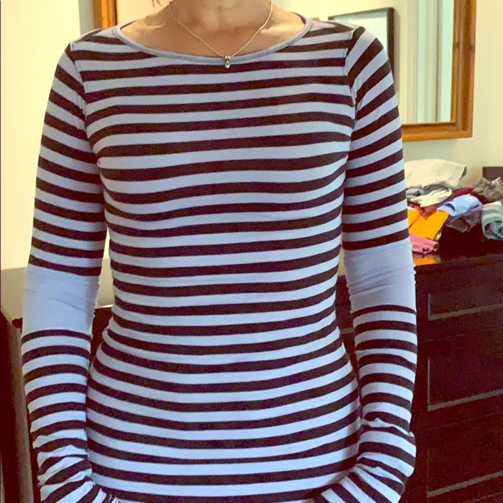 Long sleeve t-shirt.